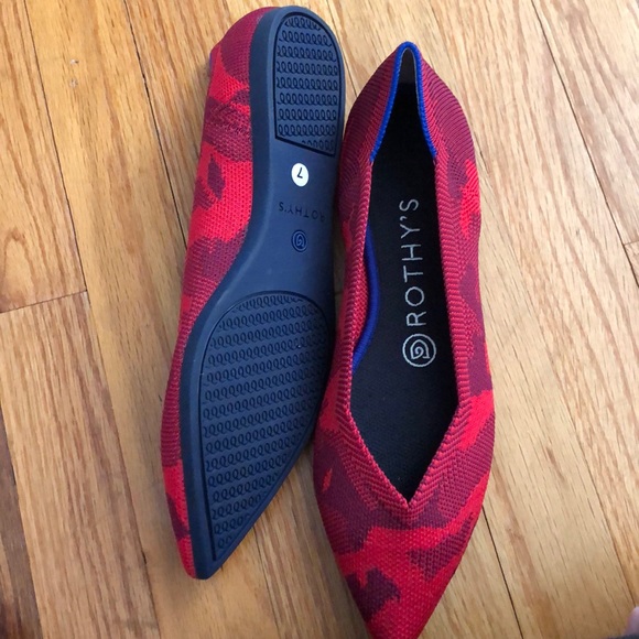 Rothys The Point in Red Camo - Picture 4 of 8